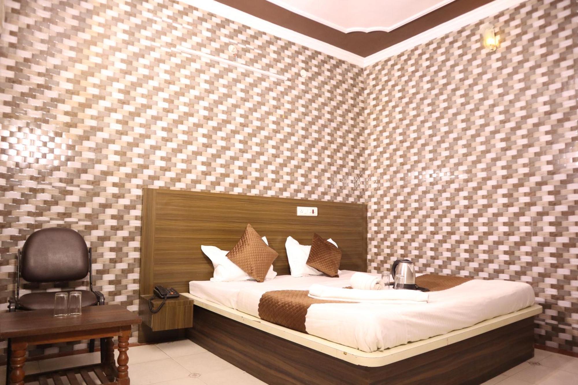 Hotel P R Palace 러크나우 외부 사진
