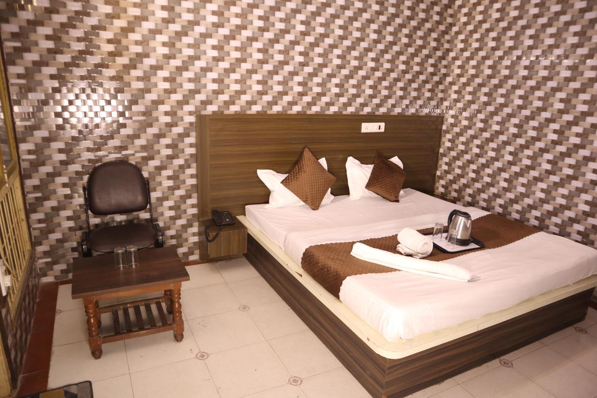 Hotel P R Palace 러크나우 외부 사진