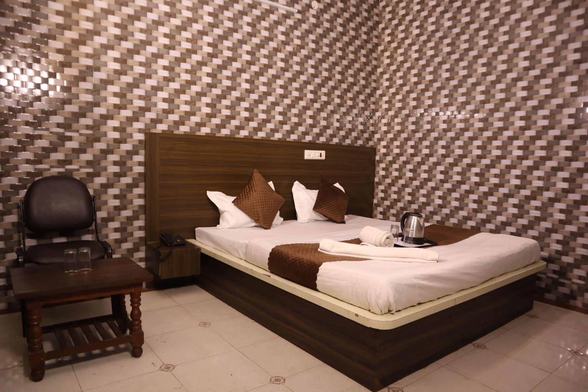 Hotel P R Palace 러크나우 외부 사진
