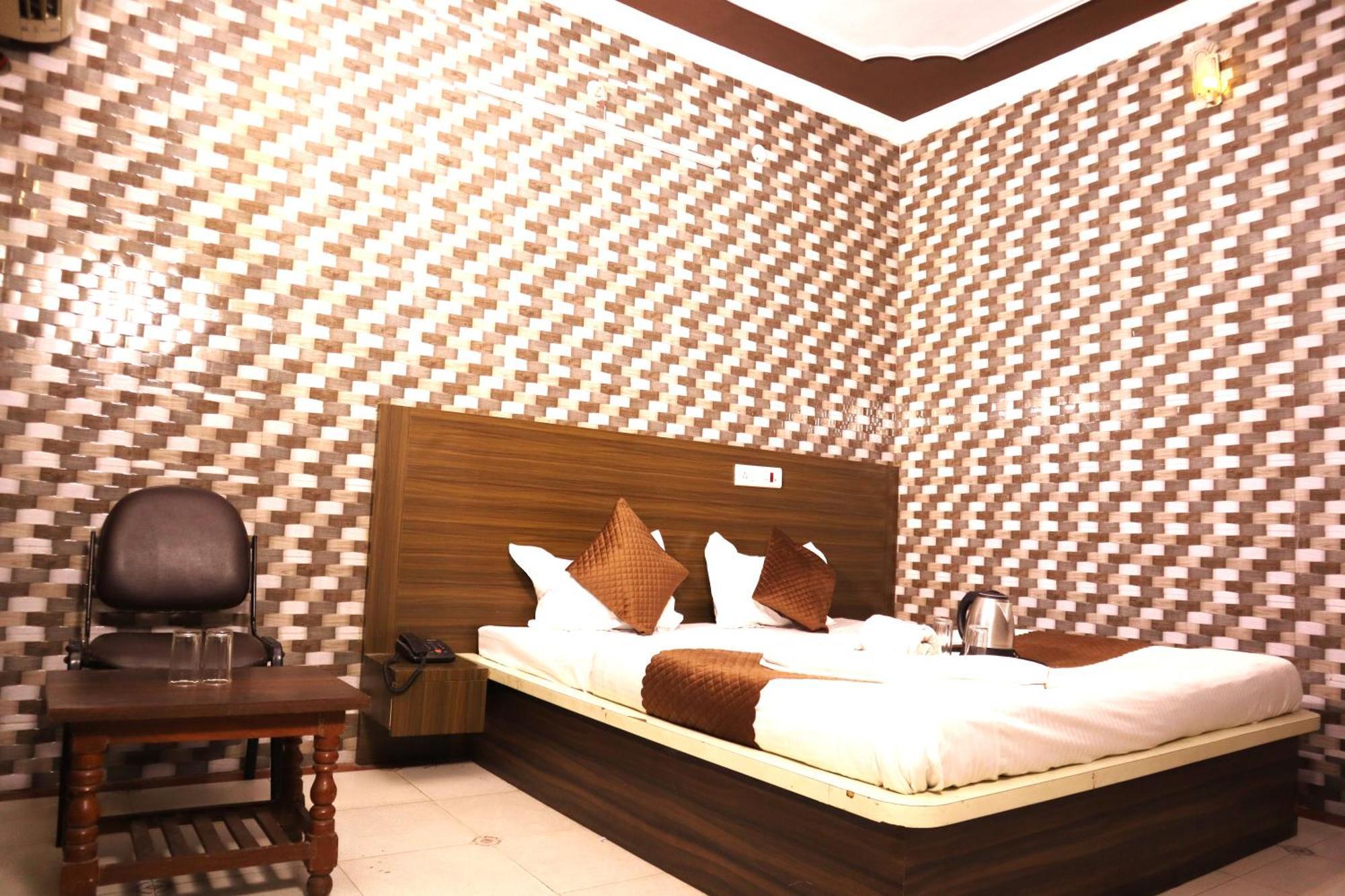 Hotel P R Palace 러크나우 외부 사진